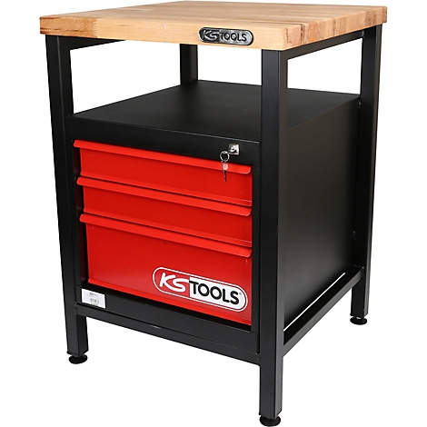 Werkbank mit Holzplatte, rotem Schubladenschrank, schwarzem Gestell und Logo.